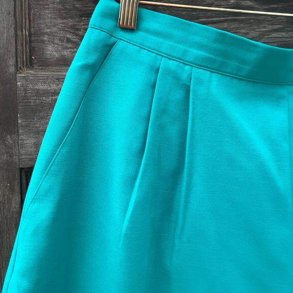 Lucia Vintage 90s Front-Pleated High-Waisted Shorts, Turquoise | 12 - Picture 2 of 8